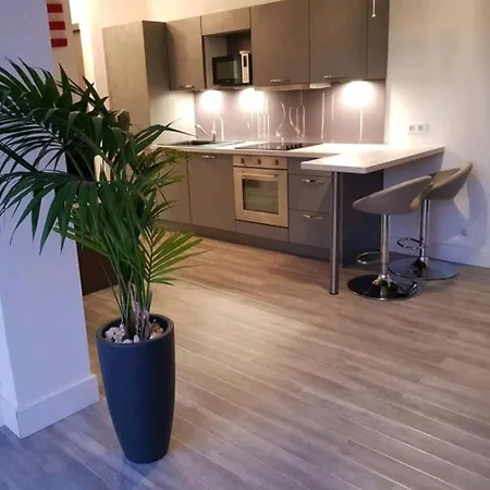 Point Zero A 300 Metre De La *